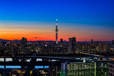 日本国旗をイメージした特別ライティング