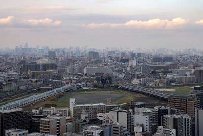 川崎市役所から見た東京スカイツリー