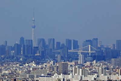 横浜ランドマークタワーから見た東京スカイツリー