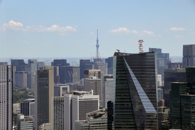 六本木ヒルズの展望室から見た東京スカイツリー