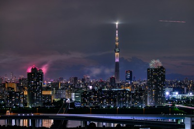 東京スカイツリーと隅田川花火大会