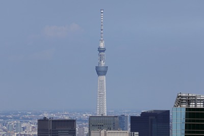 六本木ヒルズの展望室から見た東京スカイツリー