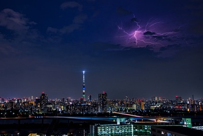 雷と東京スカイツリー