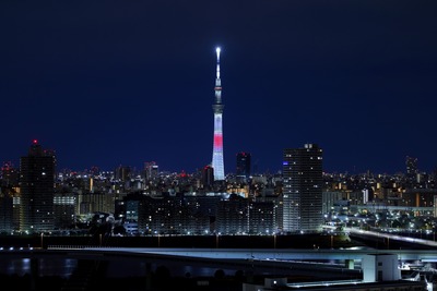 日本国旗をイメージした新年特別ライティング