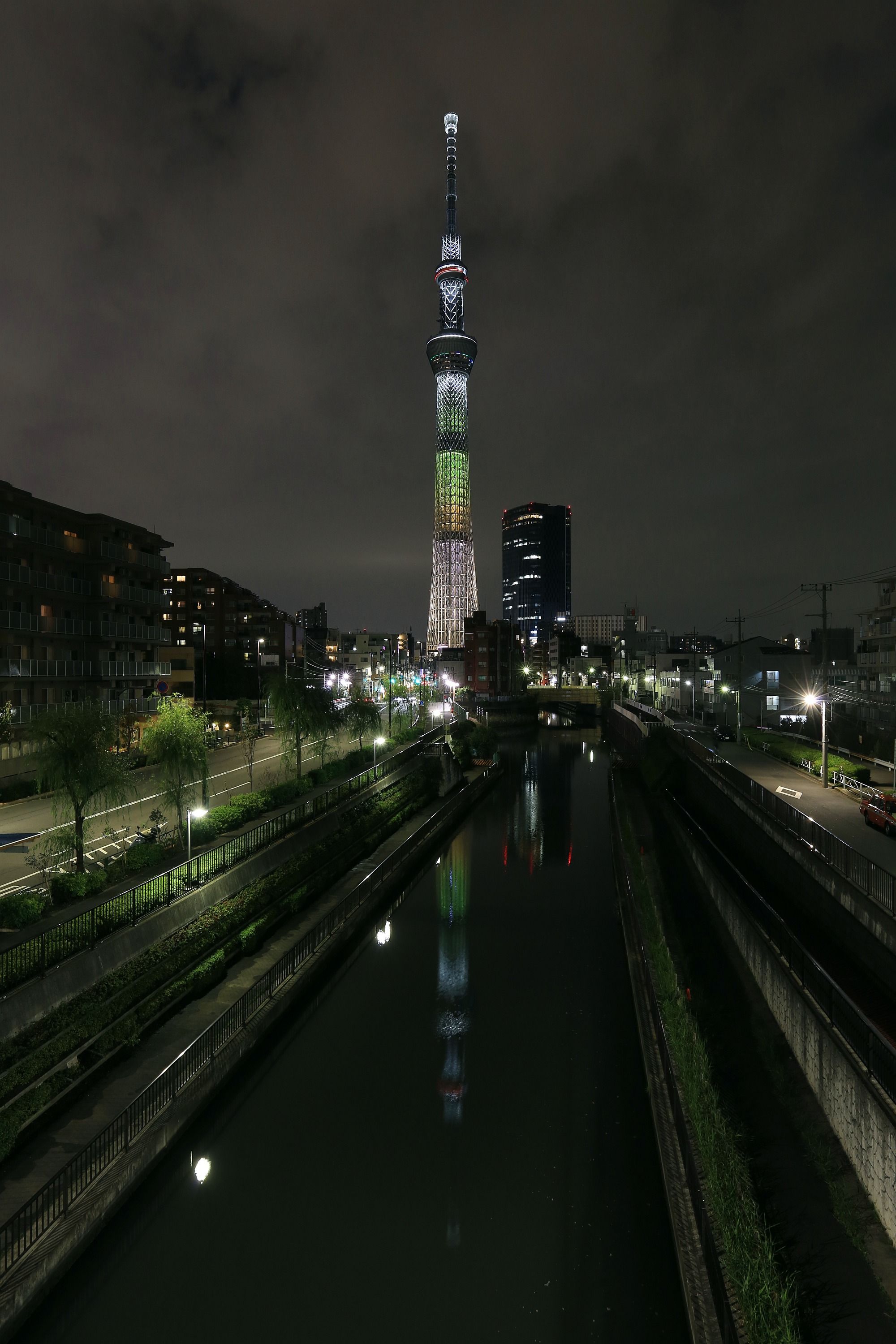 柳橋歩道橋から撮影した和食の日ライティングの逆さ東京スカイツリー 東京スカイツリー定点観測所 柳橋歩道橋から撮影した和食の日ライティングの逆さ東京スカイツリー 東京スカイツリー定点観測所