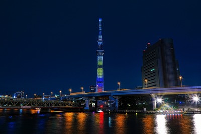 コロンビア共和国の国旗をイメージした特別ライティング