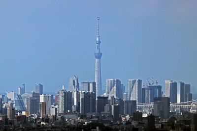 横浜ランドマークタワーから見た東京スカイツリー