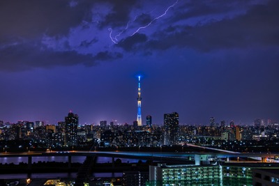 東京スカイツリーと雷