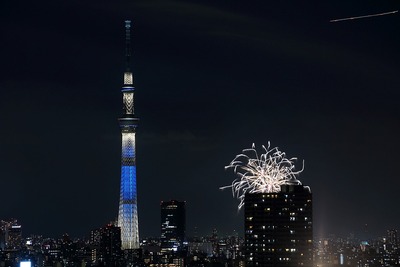東京スカイツリーと隅田川花火大会