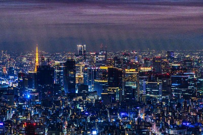 東京スカイツリー天望デッキから東京タワーのある夜景