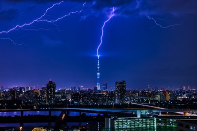 東京スカイツリーに落ちた雷
