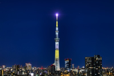 『魔法少女まどか☆マギカ』コラボの特別ライティング「巴マミ」