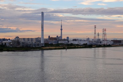荒川河口橋から撮影した東京スカイツリー