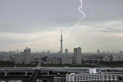 雷と東京スカイツリー