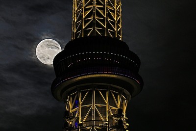 スーパームーンと東京スカイツリー