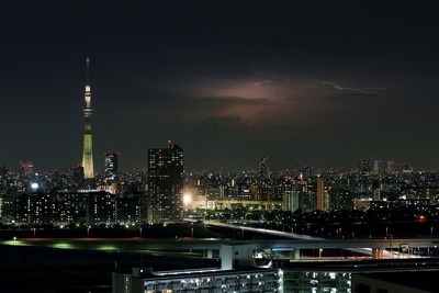 東京スカイツリー夜景「明花」と遠くの雷