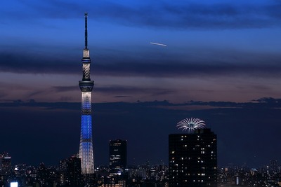 東京スカイツリーと隅田川花火大会