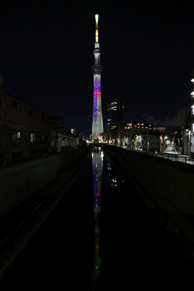 ドラマ『美大の駅伝』よりポールの作品「祈り」の特別ライティング