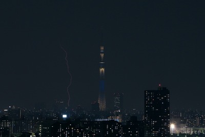 東京スカイツリーと雷