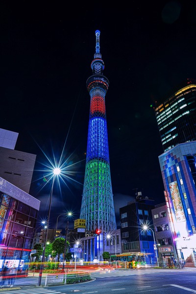 パラリンピックシンボルカラーの東京スカイツリー