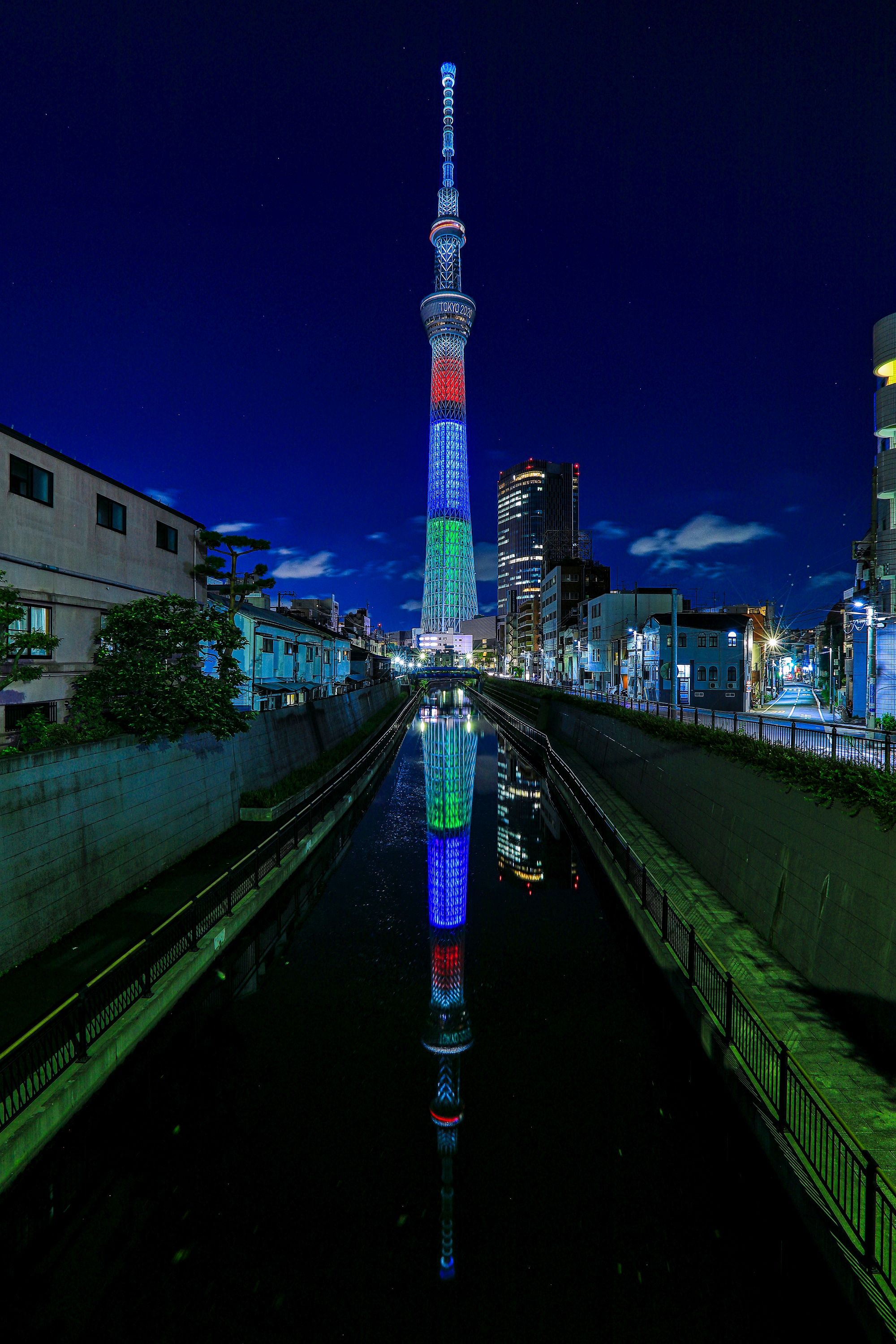 十間橋からパラリンピックシンボルカラーの逆さ東京スカイツリー 19年9月6日 東京スカイツリー定点観測所 十間橋からパラリンピックシンボルカラーの逆さ東京スカイツリー 19年9月6日 東京スカイツリー定点観測所