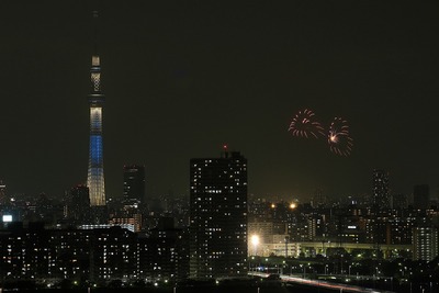 東京スカイツリーと亀戸の花火