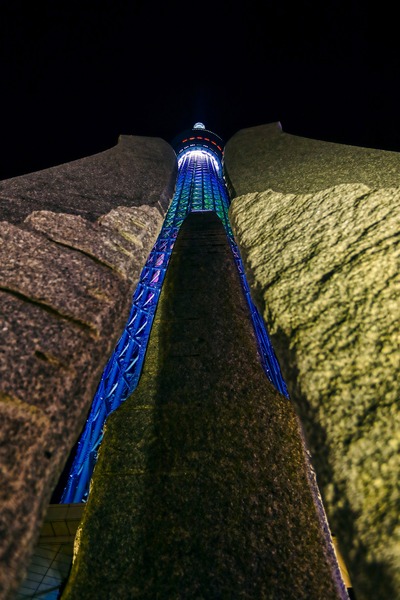 ソラマチ広場のモニュメントと7周年ライティング