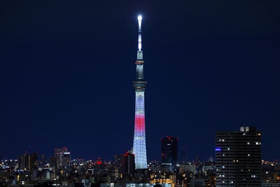 日本国旗をイメージした新年特別ライティング