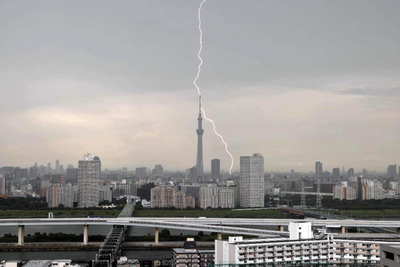雷と東京スカイツリー