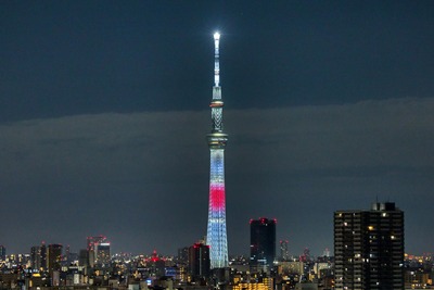 日本国旗をイメージした新年特別ライティング