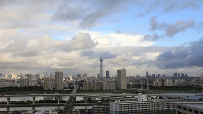 東京スカイツリーと雲