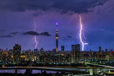 東京スカイツリーと雷