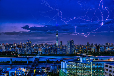 雷と東京スカイツリー