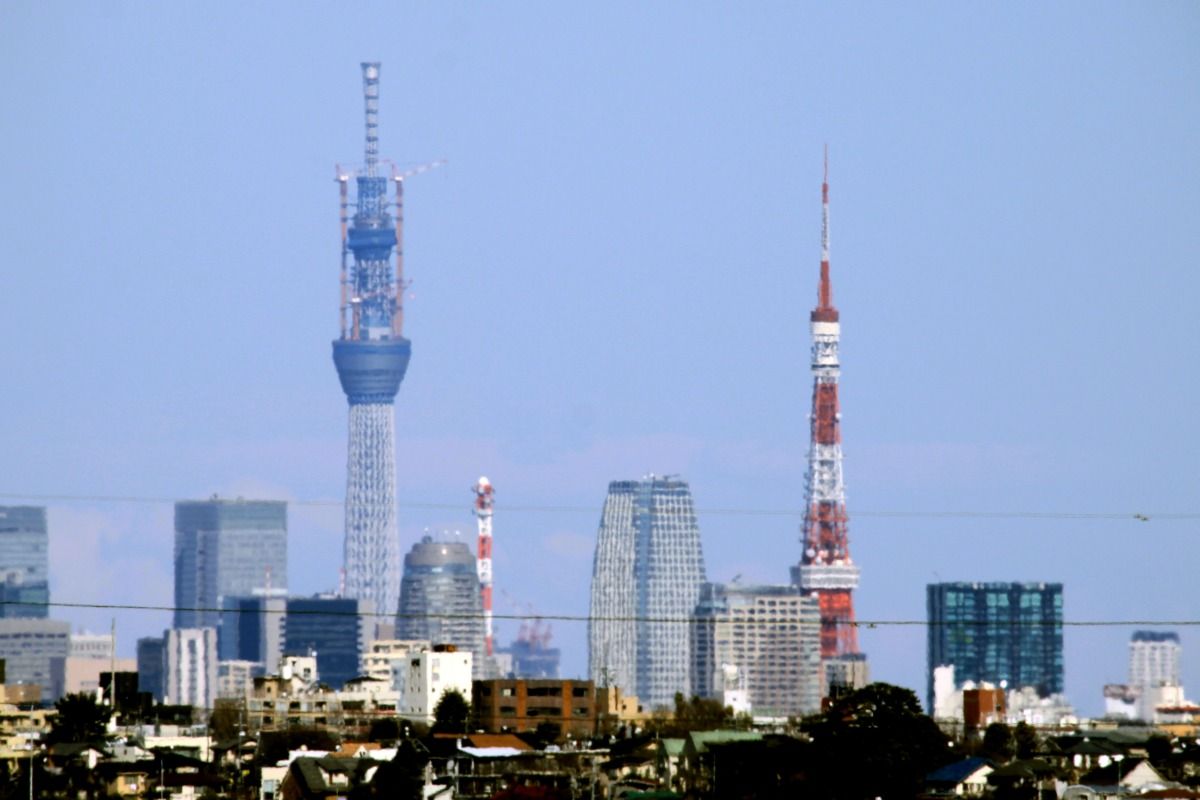 11年2月13日 東京スカイツリーと東京タワーが重なって見えるスポット発見 東京スカイツリー定点観測所