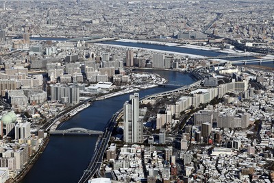 東京スカイツリーから見た雪化粧した街並み