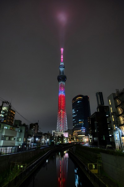 西十間橋から撮影したエヴァンゲリオン2号機