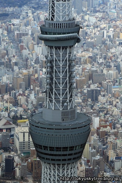 東京スカイツリーの展望台部分の空撮