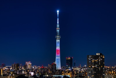 日本国旗をイメージした新年特別ライティング