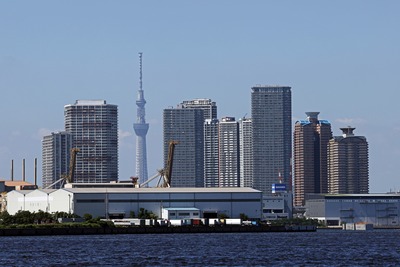 東雲のタワーマンション群と東京スカイツリー