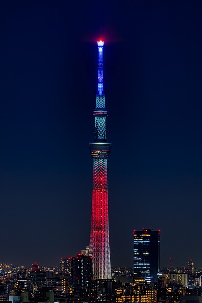 中国をイメージした赤色の特別ライティング