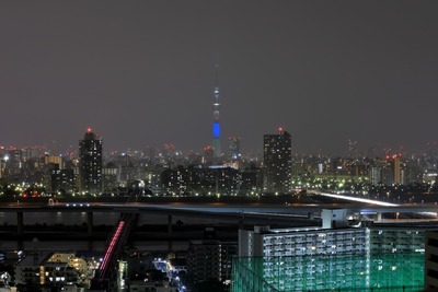 「赤・青・緑」のアギトスカラーによる特別ライティング