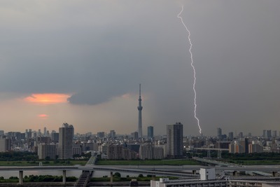東京スカイツリーと雷