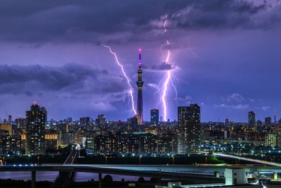 東京スカイツリーと雷