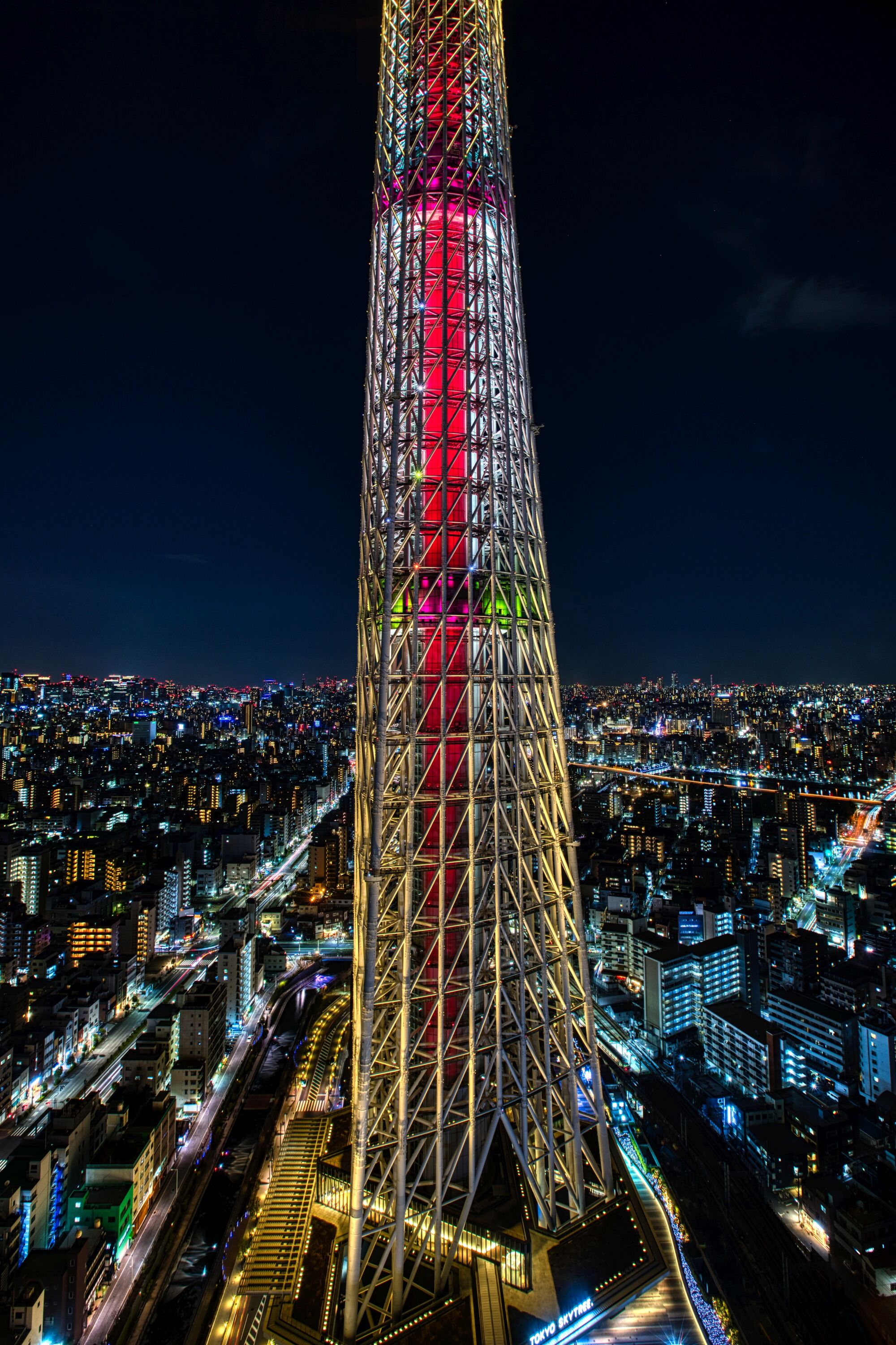 イーストタワーの30階から撮影したバレンタインデー特別ライティング My Gift To You 年2月13日 東京 スカイツリー定点観測所 イーストタワーの30階から撮影したバレンタインデー特別ライティング My Gift To You 年2月13日 東京 スカイツリー定点観測所