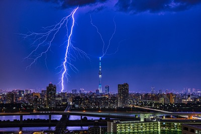 東京スカイツリーに落ちた雷