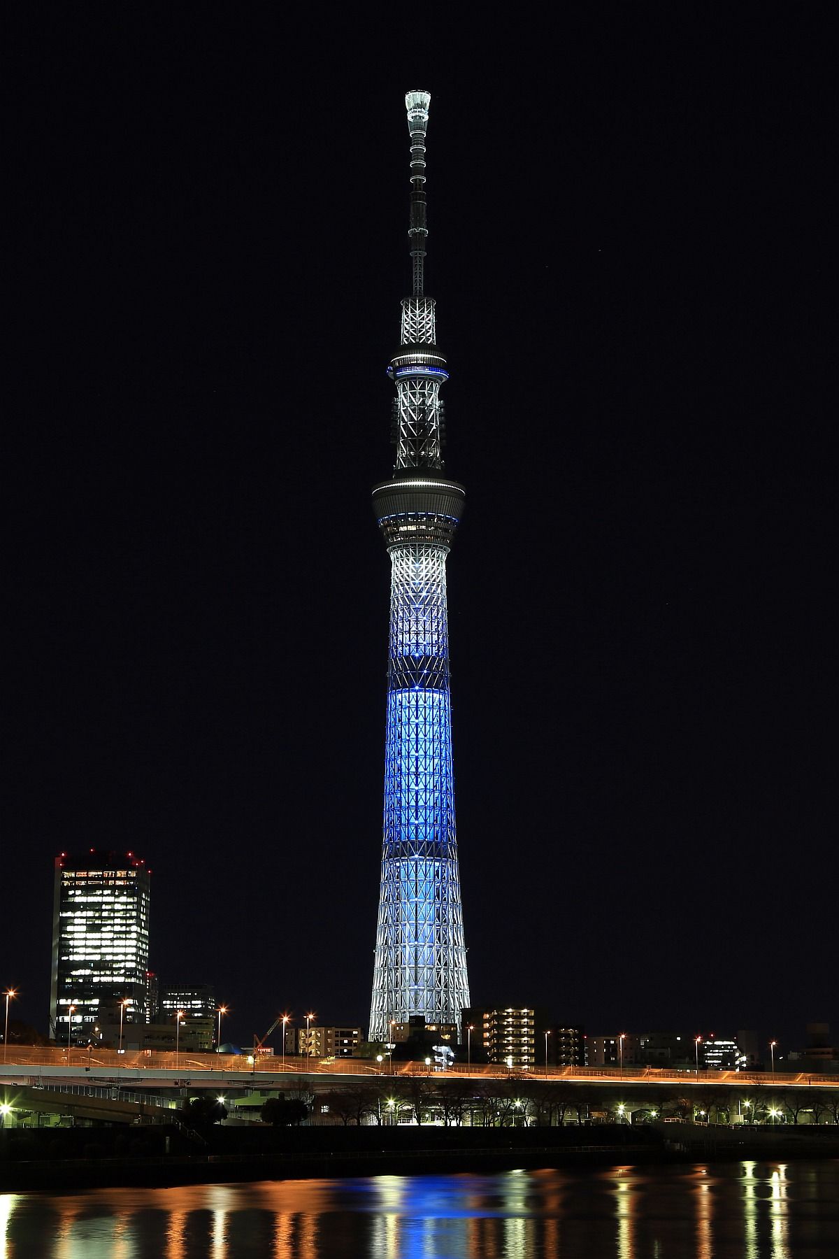 隅田川から撮影した東京スカイツリー 光の3原色 14年12月18日 東京スカイツリー定点観測所 隅田川から撮影した東京スカイツリー 光の3原色 14年12月18日 東京スカイツリー定点観測所