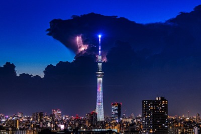 雷と東京スカイツリー
