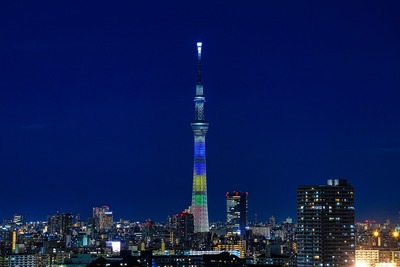 オリンピックカラーの東京スカイツリー