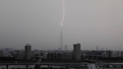 東京スカイツリーに落雷