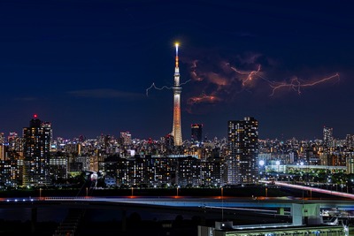 東京スカイツリーと雷